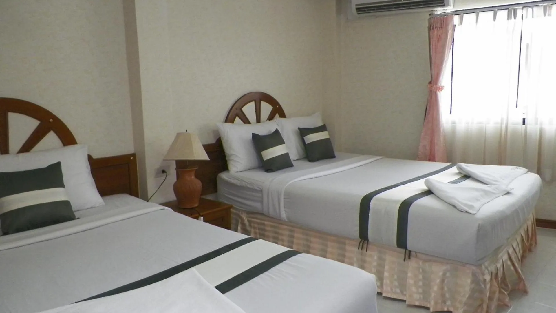 Natacha Hotel Phi Phi Adaları